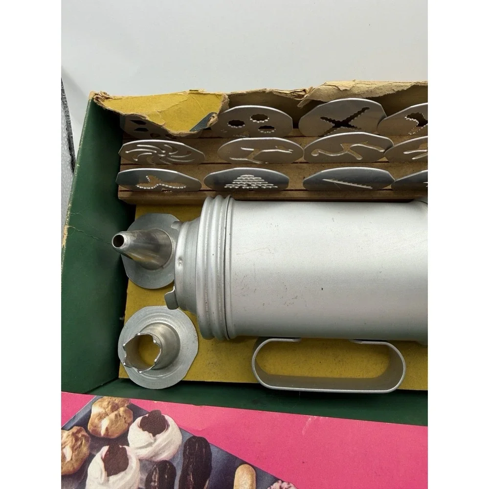 Vintage Mirro Aluminum Cookie Cooky Pastry Press 12 Discs 3 Tips  Box Damage